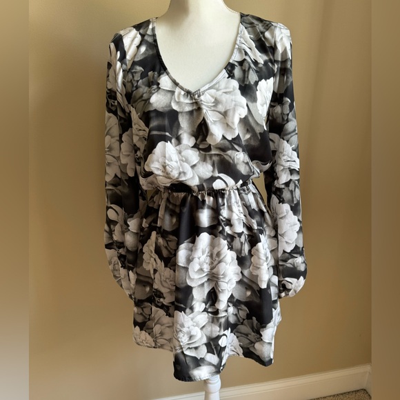 Show Me Your Mumu Rainey Mini Dress in Black/White Floral - Picture 1 of 9